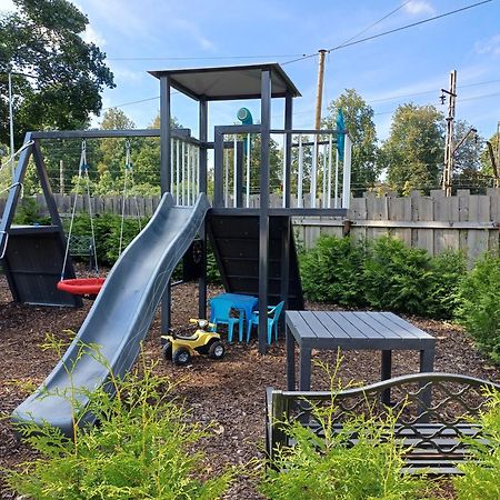 Green Garden & Private Parking Apartments With Playground Riga Bagian luar foto
