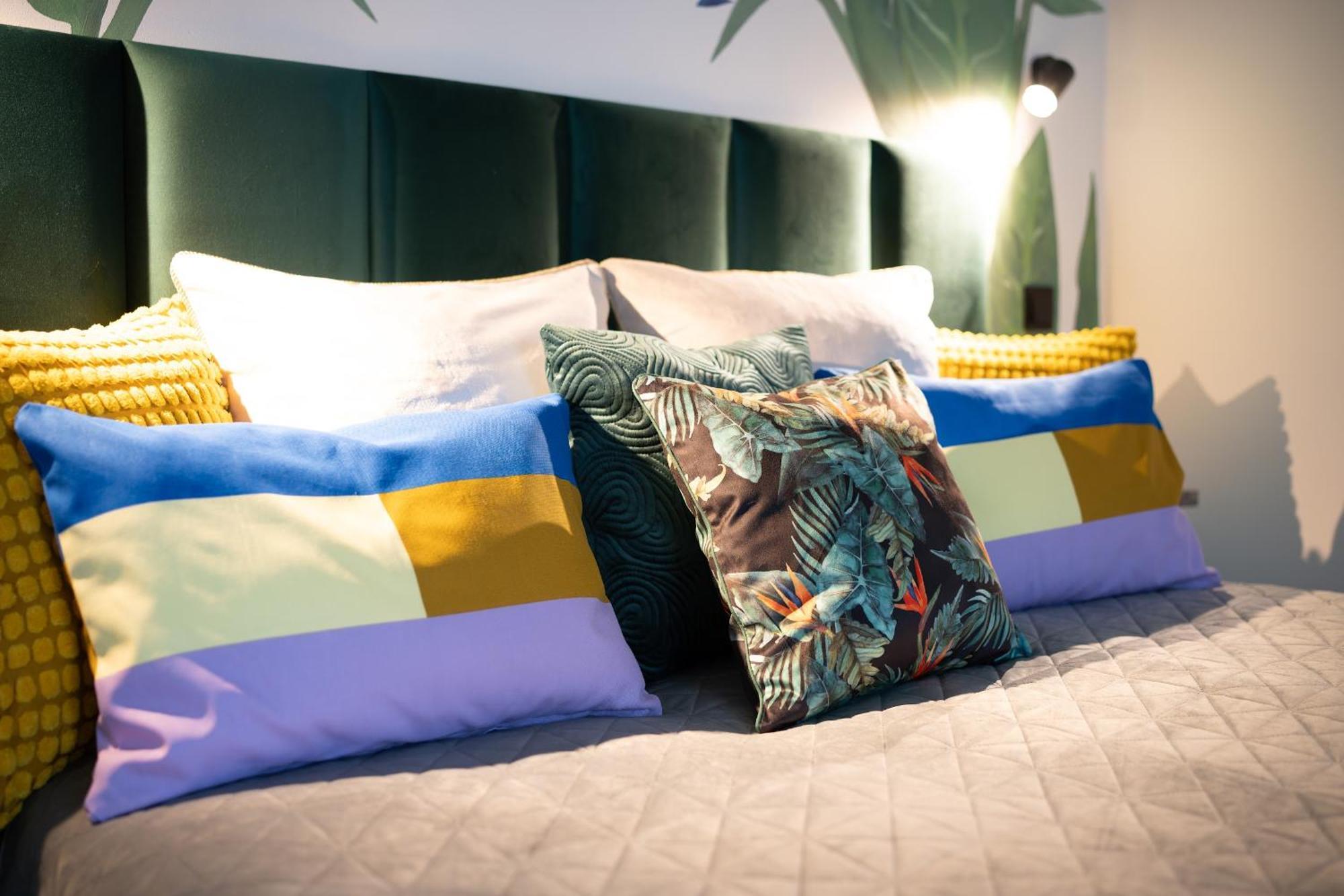 Green Garden & Private Parking Apartments With Playground Riga Bagian luar foto