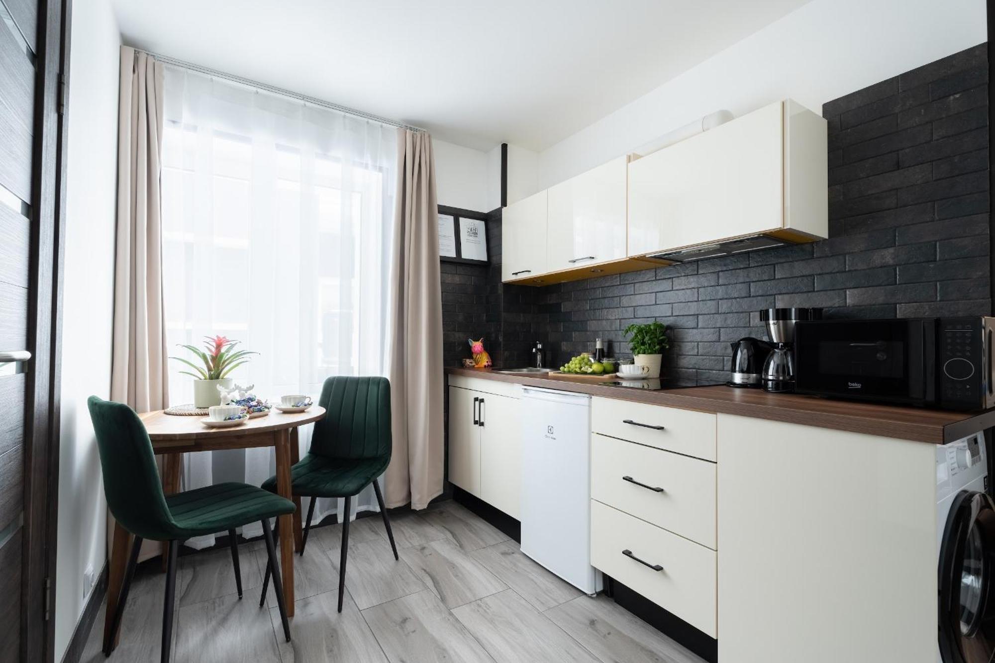 Green Garden & Private Parking Apartments With Playground Riga Bagian luar foto