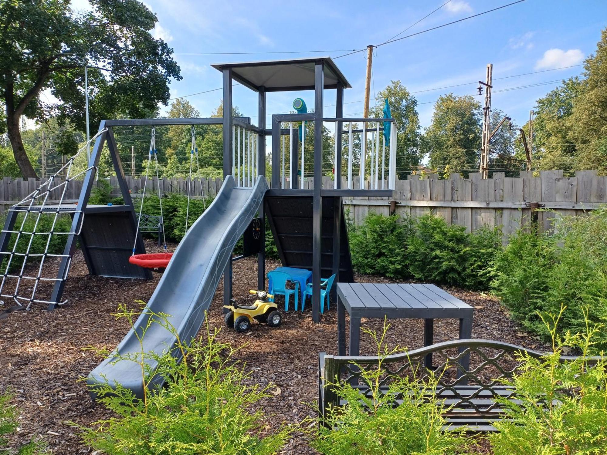 Green Garden & Private Parking Apartments With Playground Riga Bagian luar foto