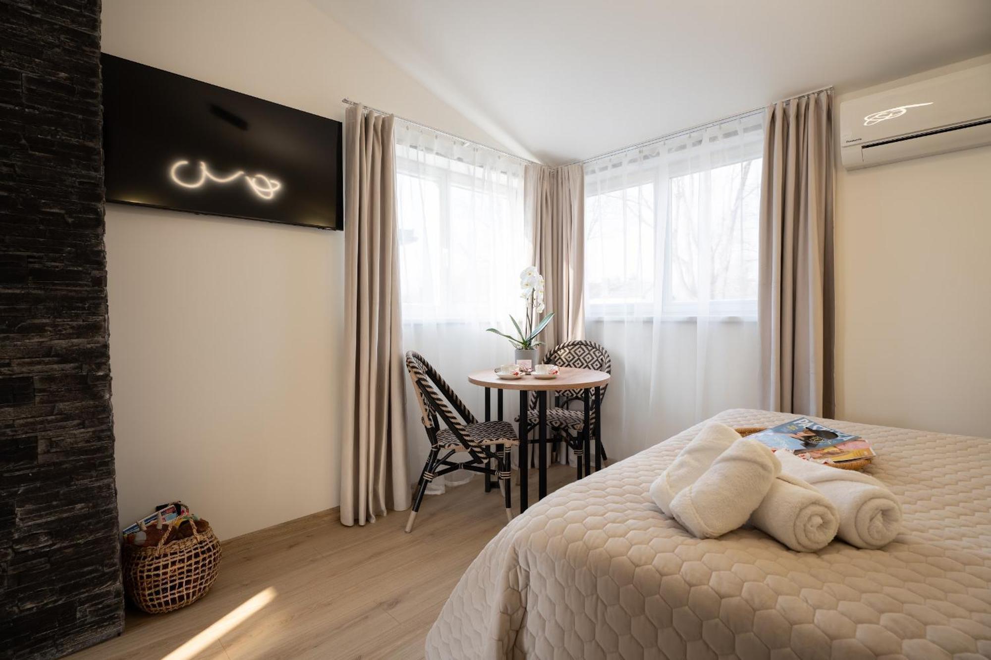 Green Garden & Private Parking Apartments With Playground Riga Bagian luar foto